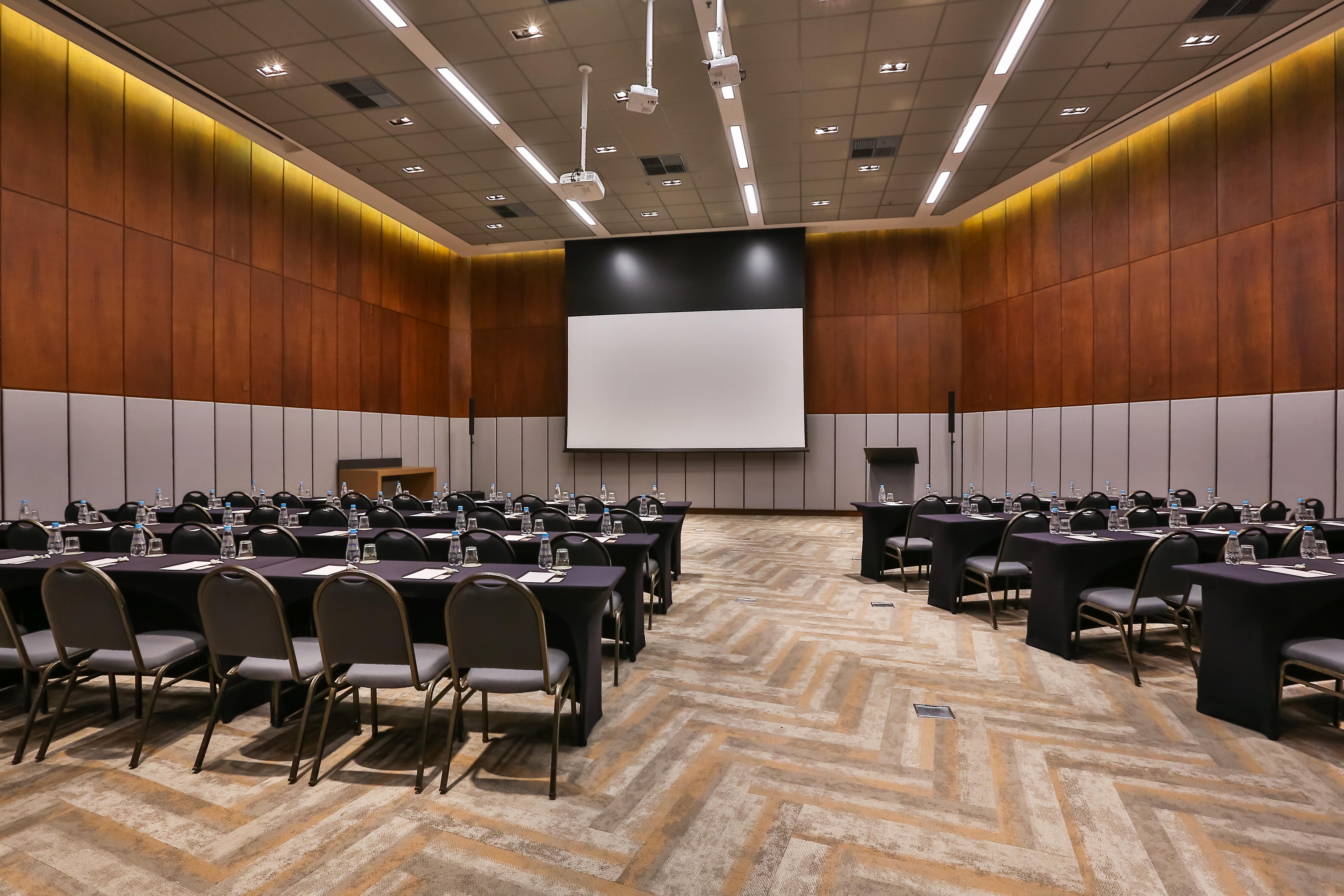 Radisson Vila Olimpia São Paulo Eksteriør billede The 2019 meeting of the International Society for Neuro-Oncology