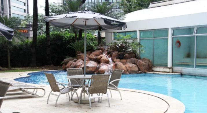 Radisson Vila Olimpia São Paulo Eksteriør billede The swimming pool at the hotel